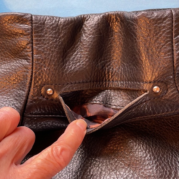 B Makowsky Crescent Shaped Black Pebbled Leather Shoulder Handbag - Picture 4 of 14